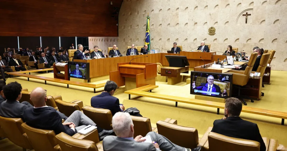 Sessão do STF tem acusações e julgamento suspenso após pedido de vista