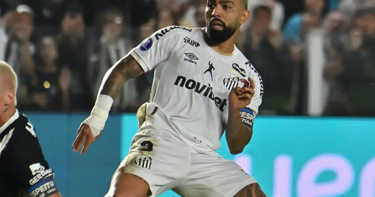 Santos vence Atlético-MG por 2 a 0 e leva vantagem para jogo de volta