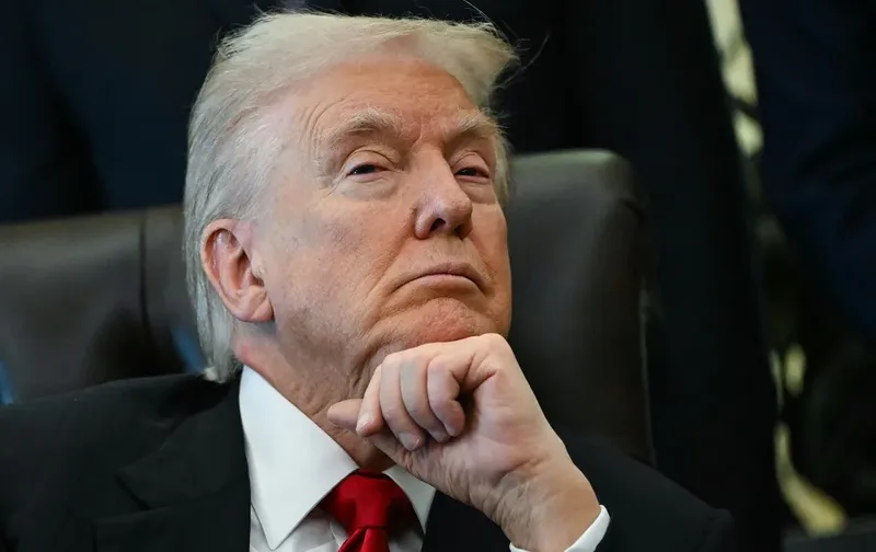 Promessa de Trump de pagar US$ 5.000 enfrenta dúvidas legais e fiscais