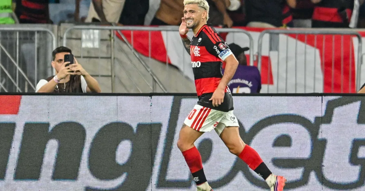 Flamengo empata no Maracanã e avança às semifinais da Libertadores