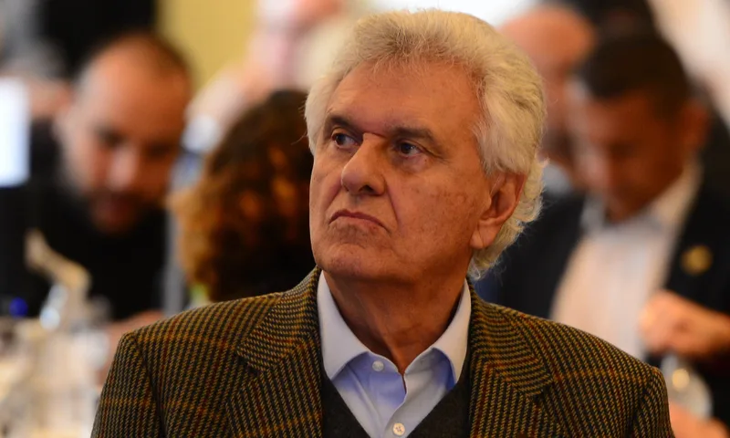 Caiado declara apoio a Flávio Bolsonaro no segundo turno