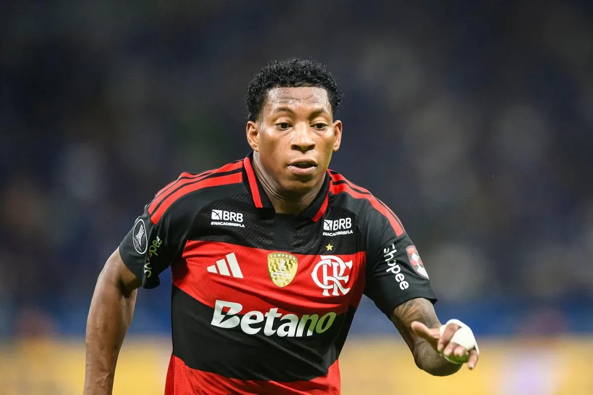 Flamengo reavalia futuro de Plata após permanência do atacante em Dubai