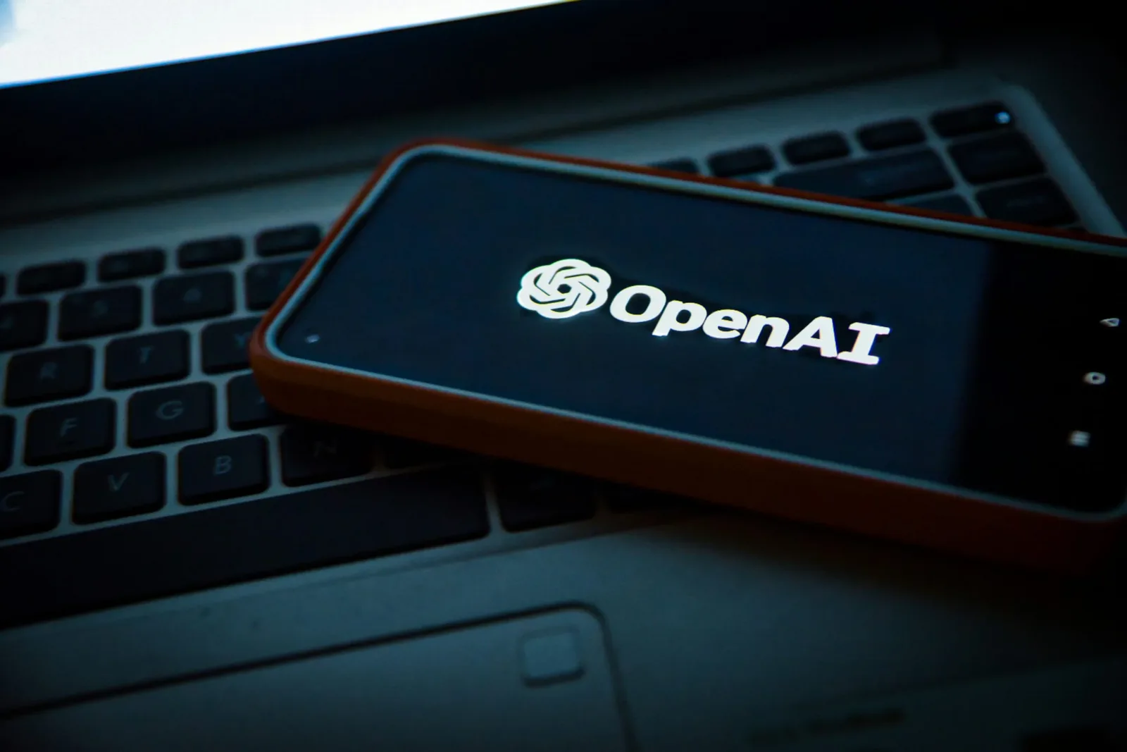 Seattle Times e Newsday acionam OpenAI e Microsoft por uso de reportagens