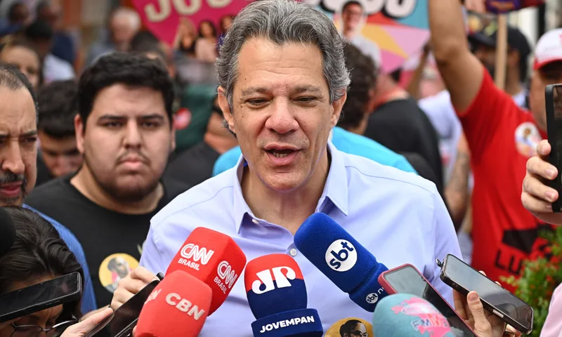 Haddad promete ampliar Farmácia Popular e reduzir filas no estado