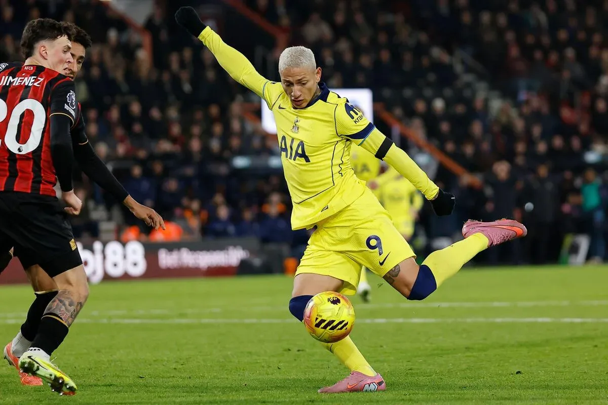 Contrato até 2027 mantém Richarlison dependente do Tottenham para chegar ao Vasco