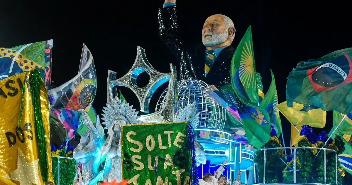 TSE aceita ação de Flávio Bolsonaro sobre desfile em homenagem a Lula