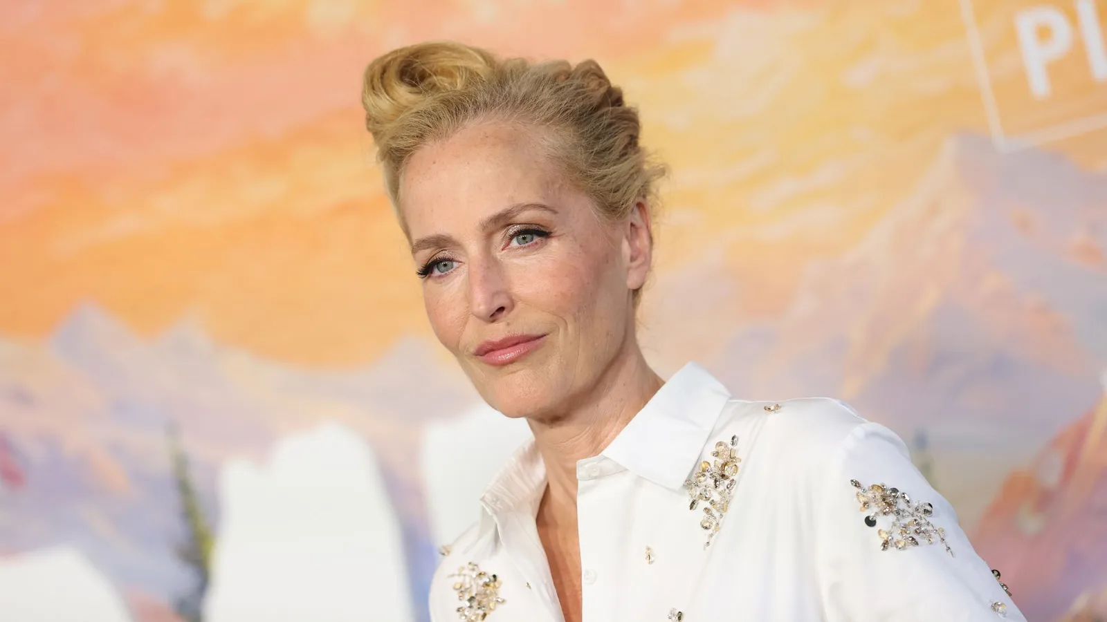 Gillian Anderson fala sobre pansexualidade e relembra descoberta do desejo