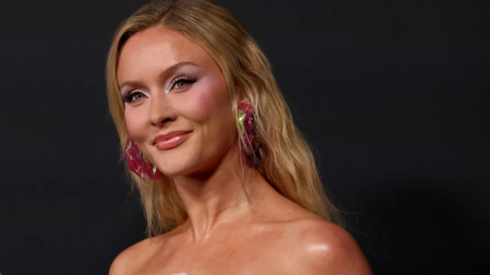 Zara Larsson condena uso de música em vídeo da Casa Branca sobre ICE