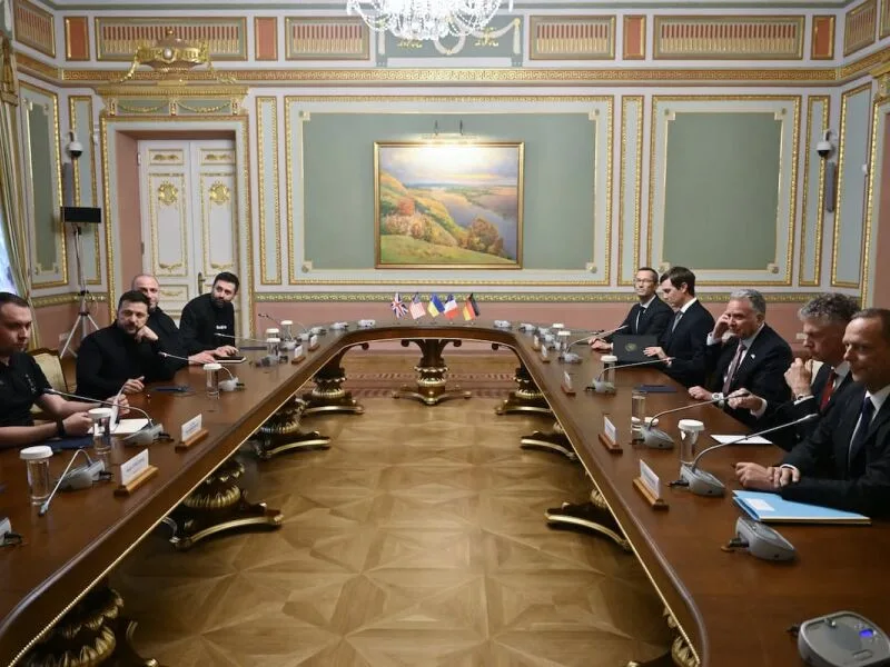 Witkoff diz que conversas com Zelensky vão continuar pelo tempo necessário