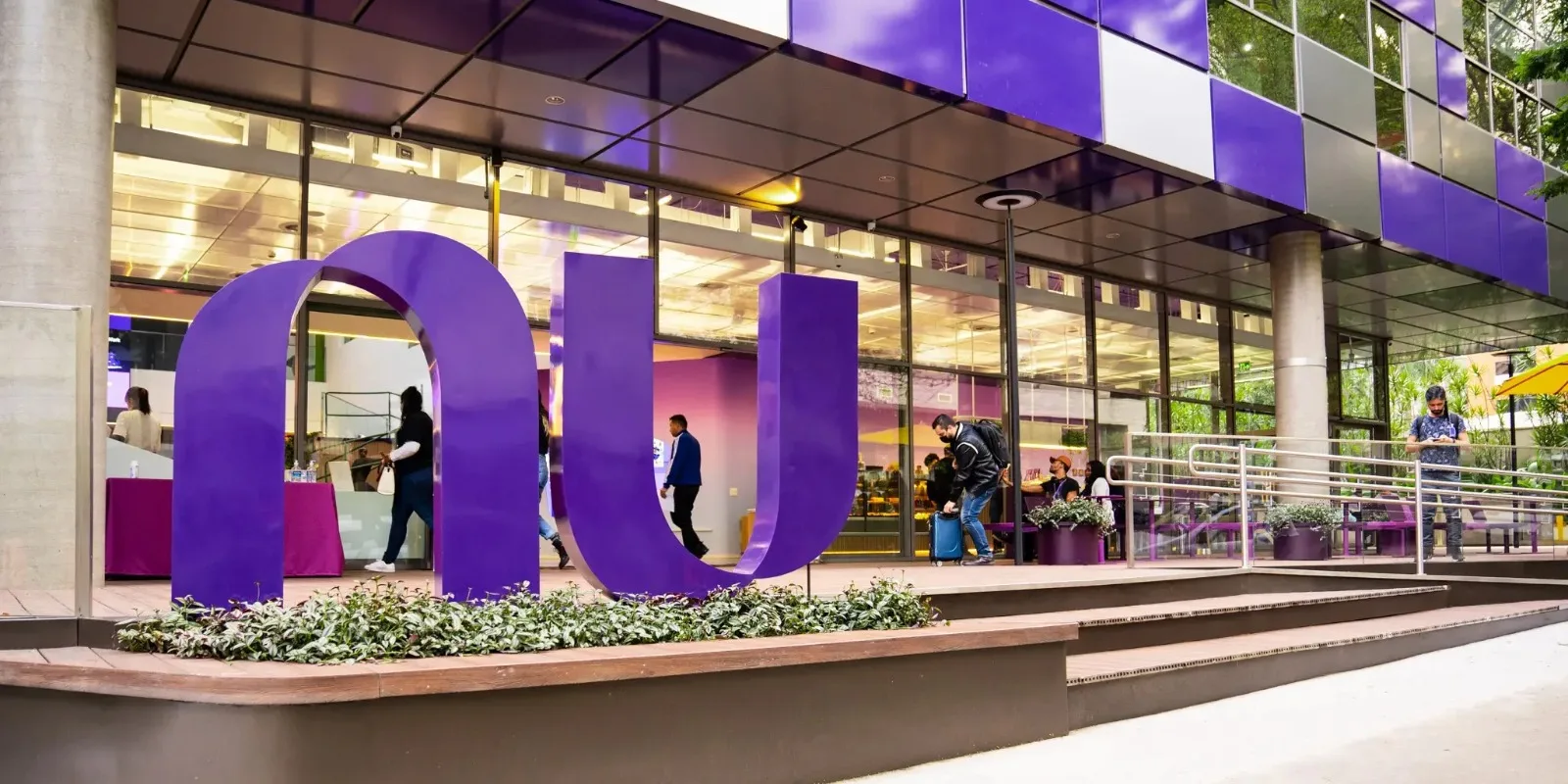 Nubank começa a operar nos EUA e lança conta multimoeda global