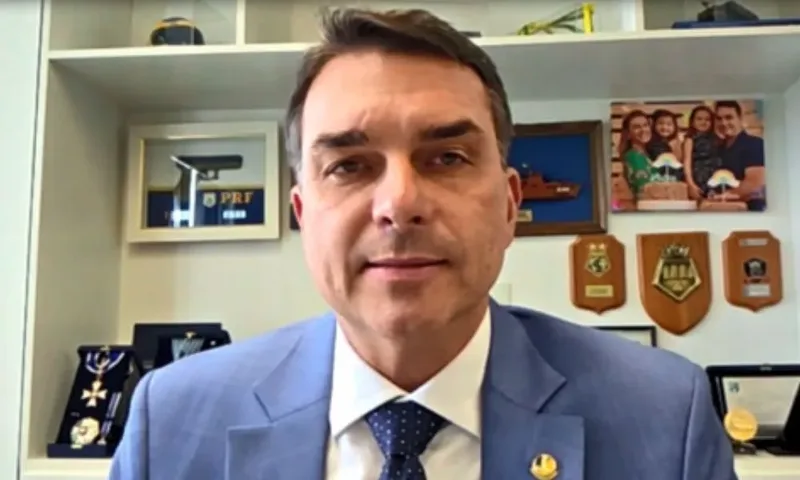 Boato sobre Flávio Bolsonaro alcança 180.857 comentários nas redes