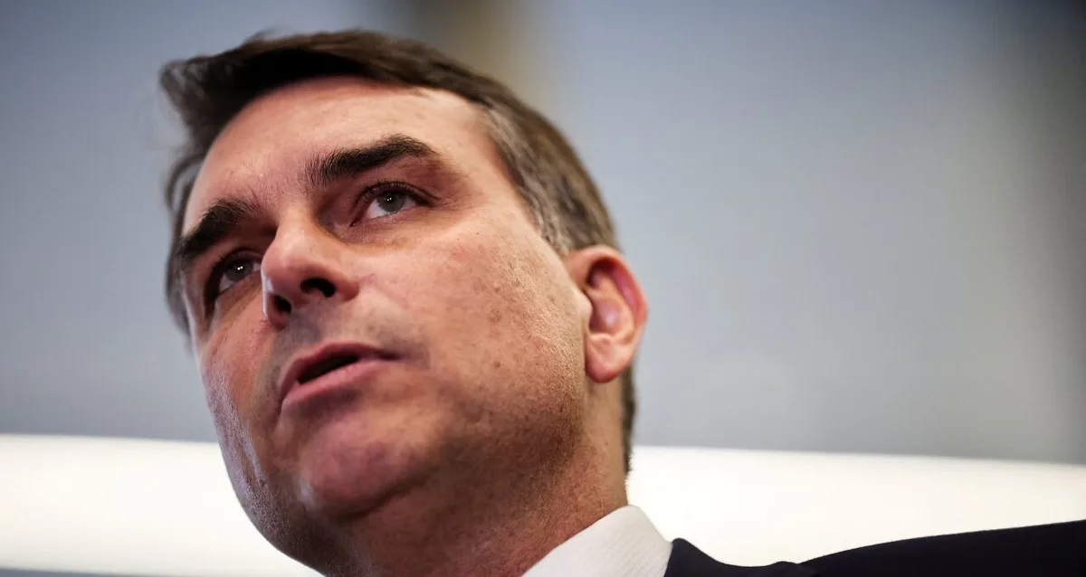 Flávio Bolsonaro e Caiado criticam impasse na Polícia Federal