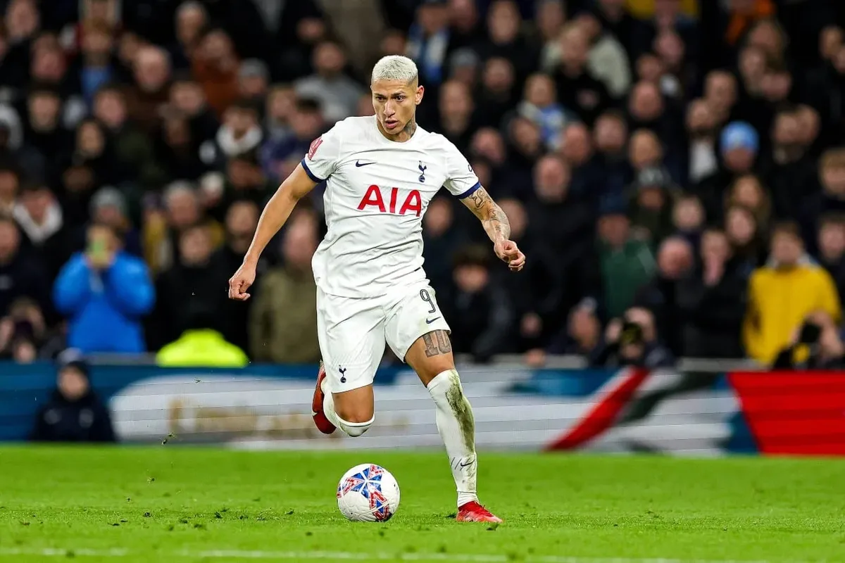 Richarlison mantém planos de voltar ao exterior, e Vasco abandona compra