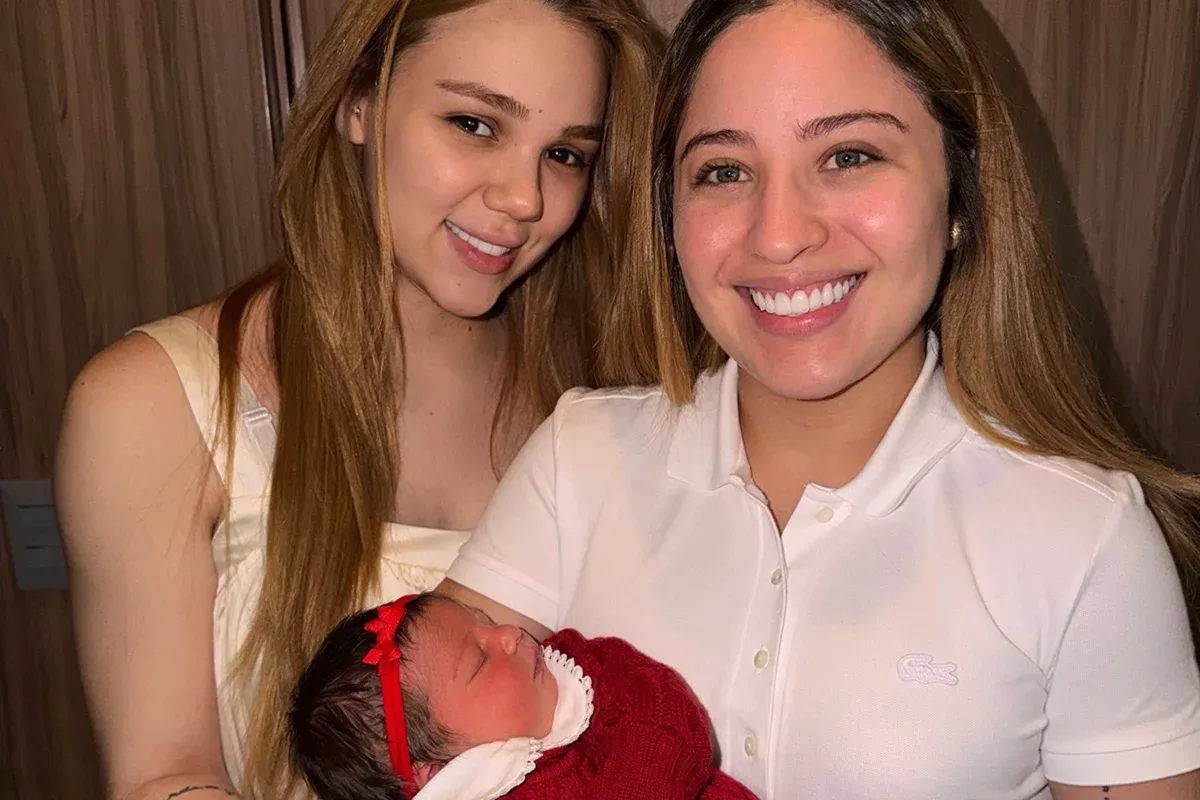 Júlia Ribeiro relata rotina leve após parto de Isabela