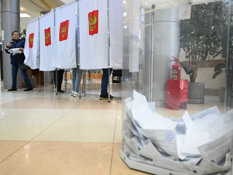 Comissões eleitorais russas dizem conter ofensiva digital durante votação