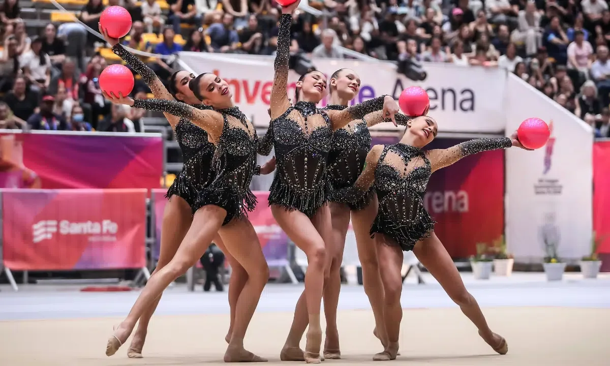 Brasil leva ouro no conjunto da ginástica rítmica em Santa Fé