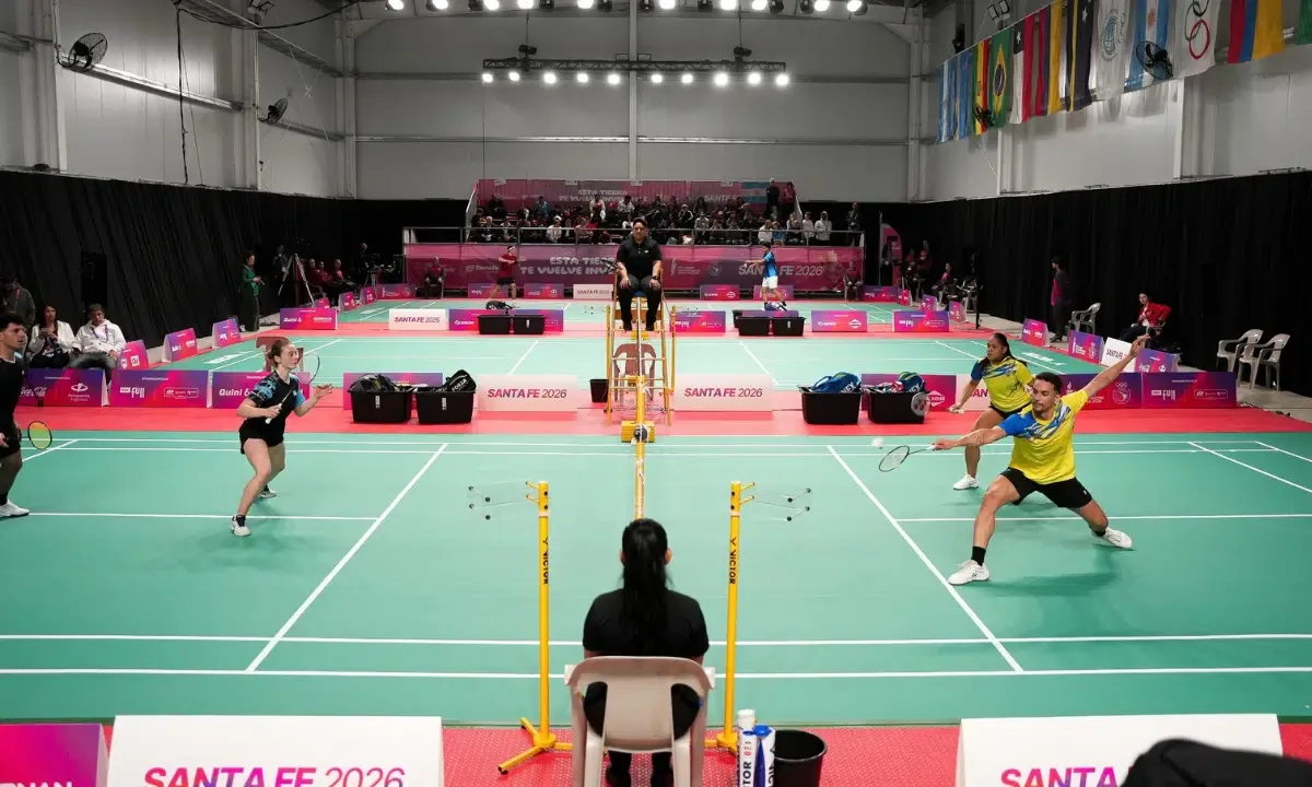 Brasil vence Argentina e Paraguai e avança à semifinal do badminton