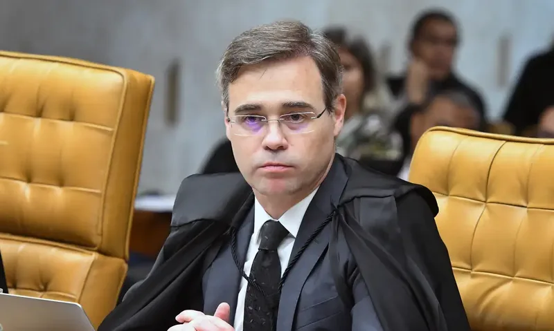 Mendonça libera 38 procedimentos do caso Master após cobrança de Fachin