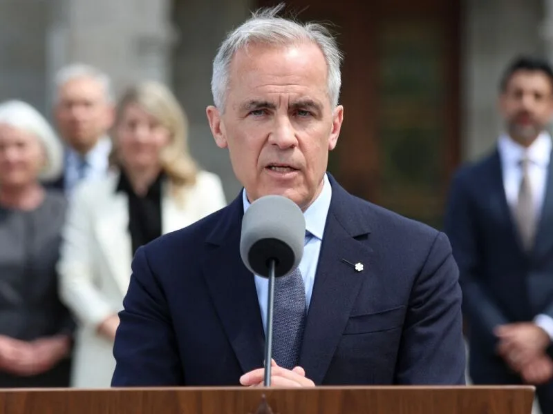 Carney mantém Canadá alinhado aos EUA apesar da escalada tarifária