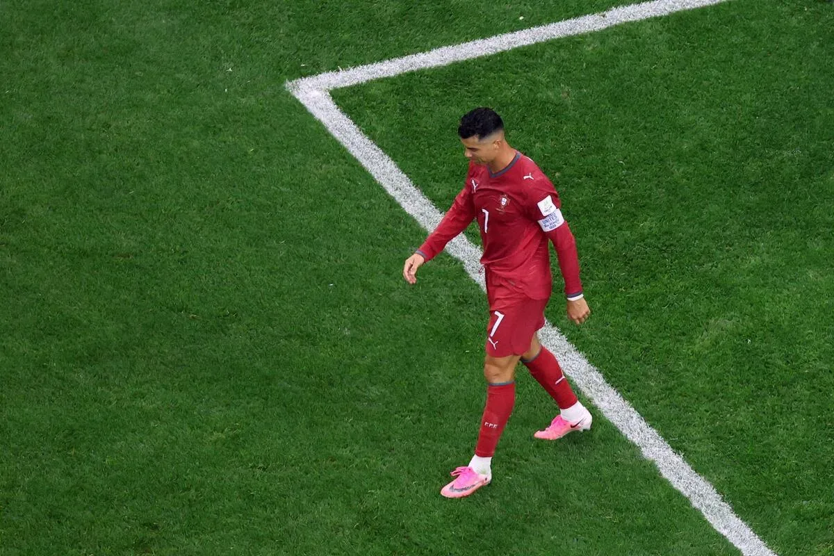Ronaldo e Jorge Jesus conversam após atacante ficar no banco de Portugal