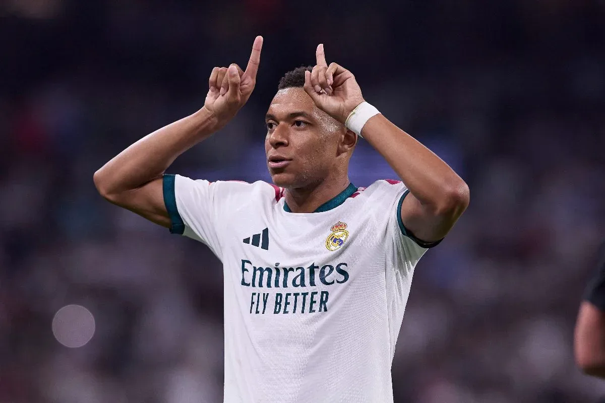 Real Madrid vence o Rayo por 4 a 1 com dois gols de Mbappé