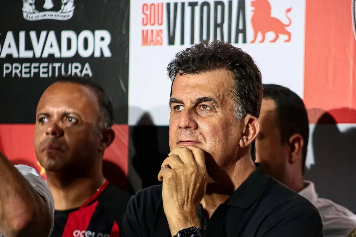 Vitória aponta pendências por Wagner Leonardo antes de duelo com o Grêmio