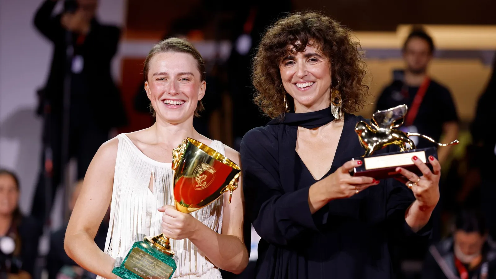 ‘Woman Unknown’ leva o Leão de Ouro no Festival de Veneza