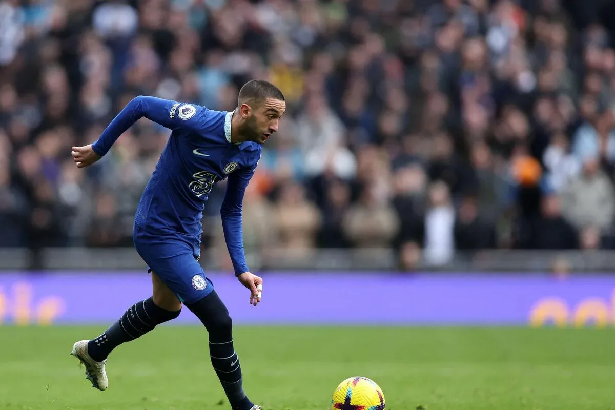 Ziyech avalia proposta do Botafogo antes de decidir mudança para o Brasil