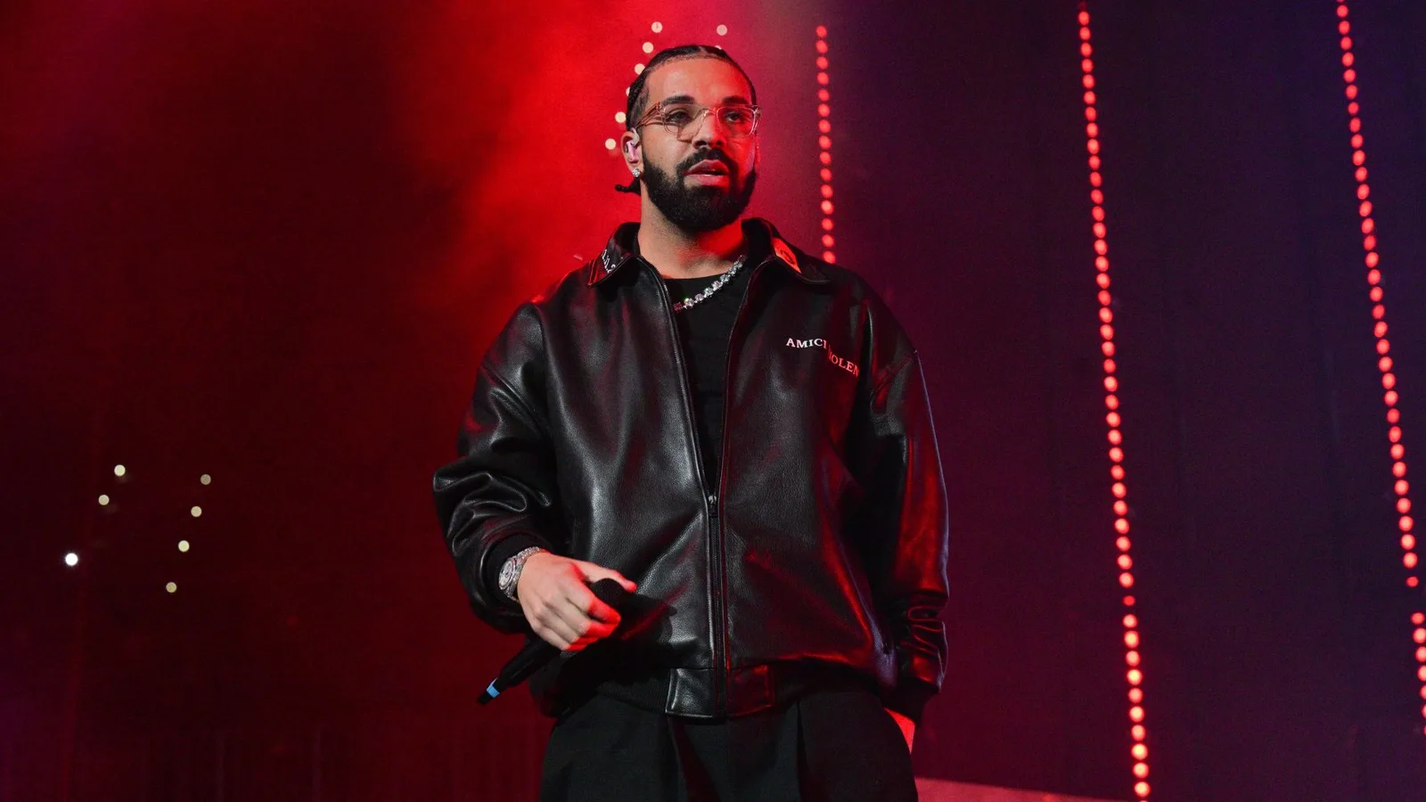 Drake apresenta filme de FOMO com Ella Langley e Don Toliver