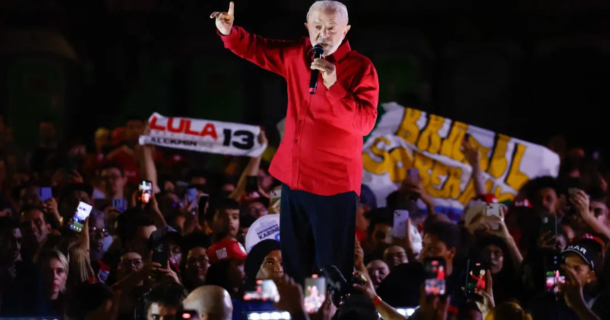 Lula chama Eduardo Bolsonaro de “traidor da pátria” em comício no DF