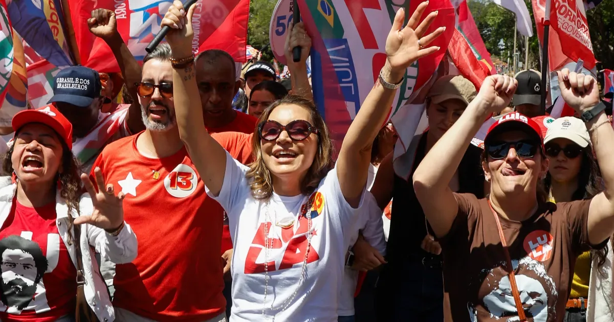 Atos pró-Lula reúnem apoiadores em cidades brasileiras