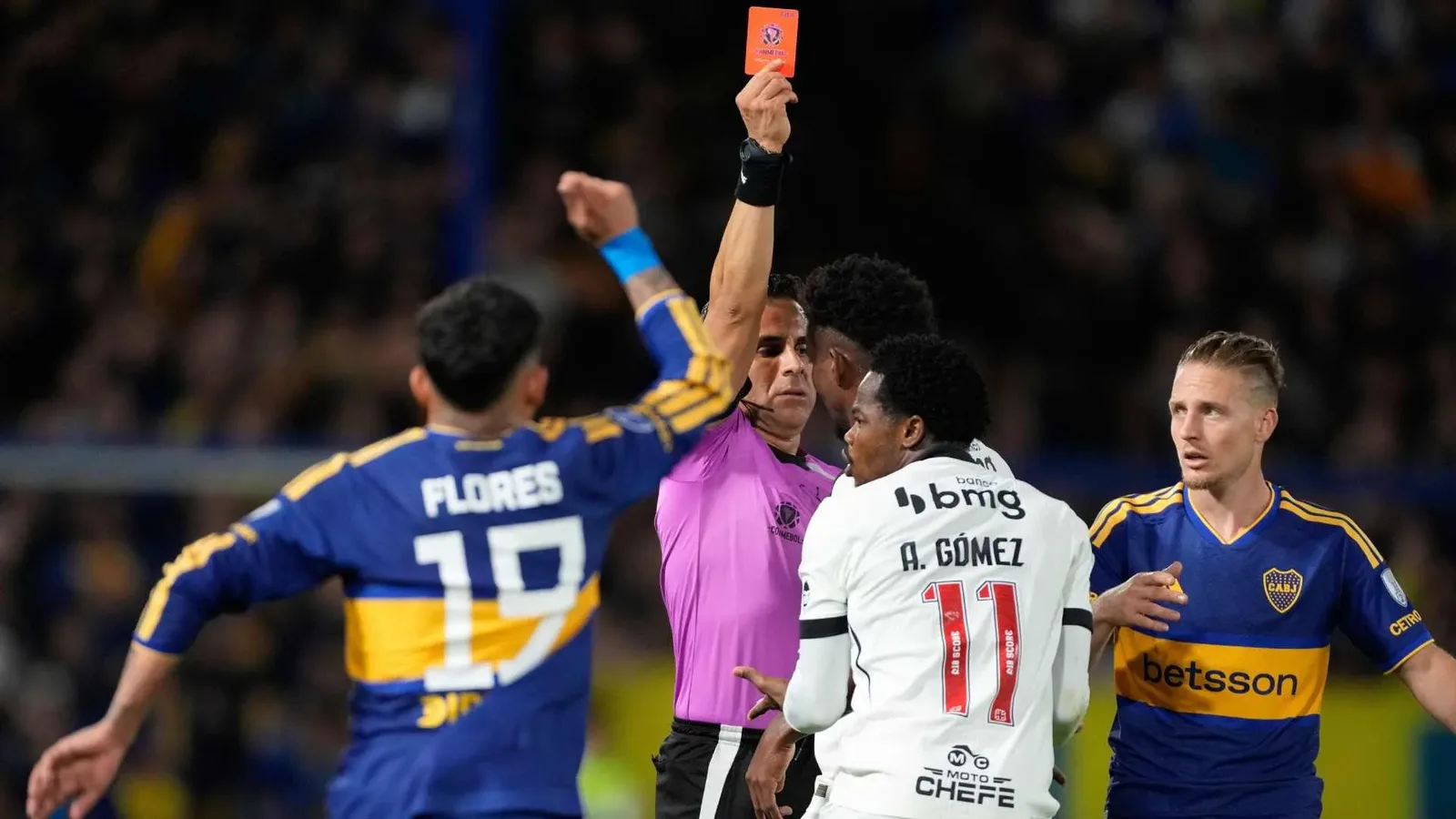 Andrés Gómez pede desculpas após expulsão e fica fora de decisão contra o Boca