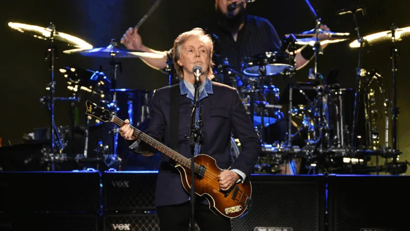 McCartney questiona diferença de altura em cinebiografias dos Beatles