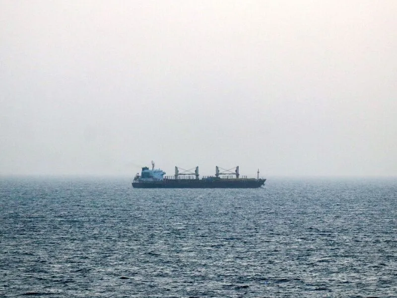 Incêndio é citado em interceptação de navio no Estreito de Ormuz