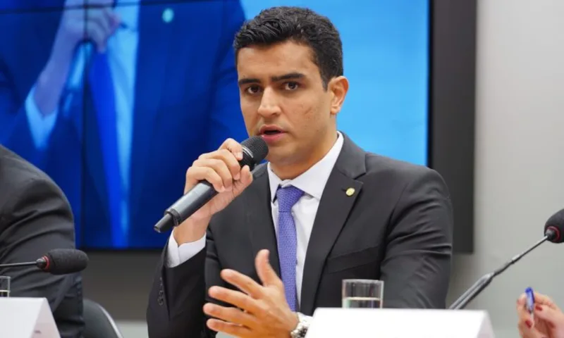 JHC deixa a Prefeitura de Maceió e disputa o governo de Alagoas em 2026