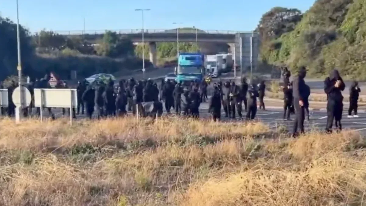 Protesto contra imigração bloqueia acessos ao porto de Dover