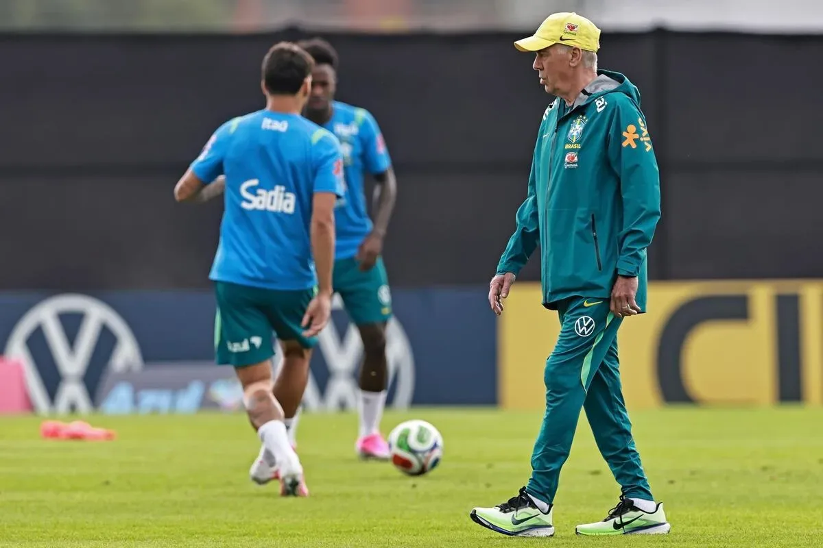 Ancelotti testa Raphinha como centroavante antes de novo duelo com a Austrália
