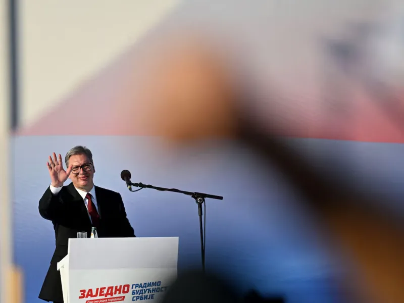 Vucic renuncia e mira premiê em eleição marcada por protestos na Sérvia