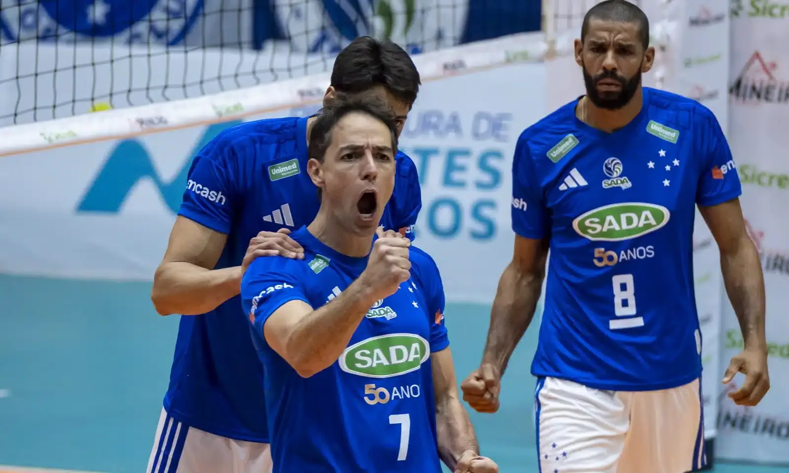 Sada Cruzeiro vira sobre Monte Carmelo e mantém liderança no Mineiro
