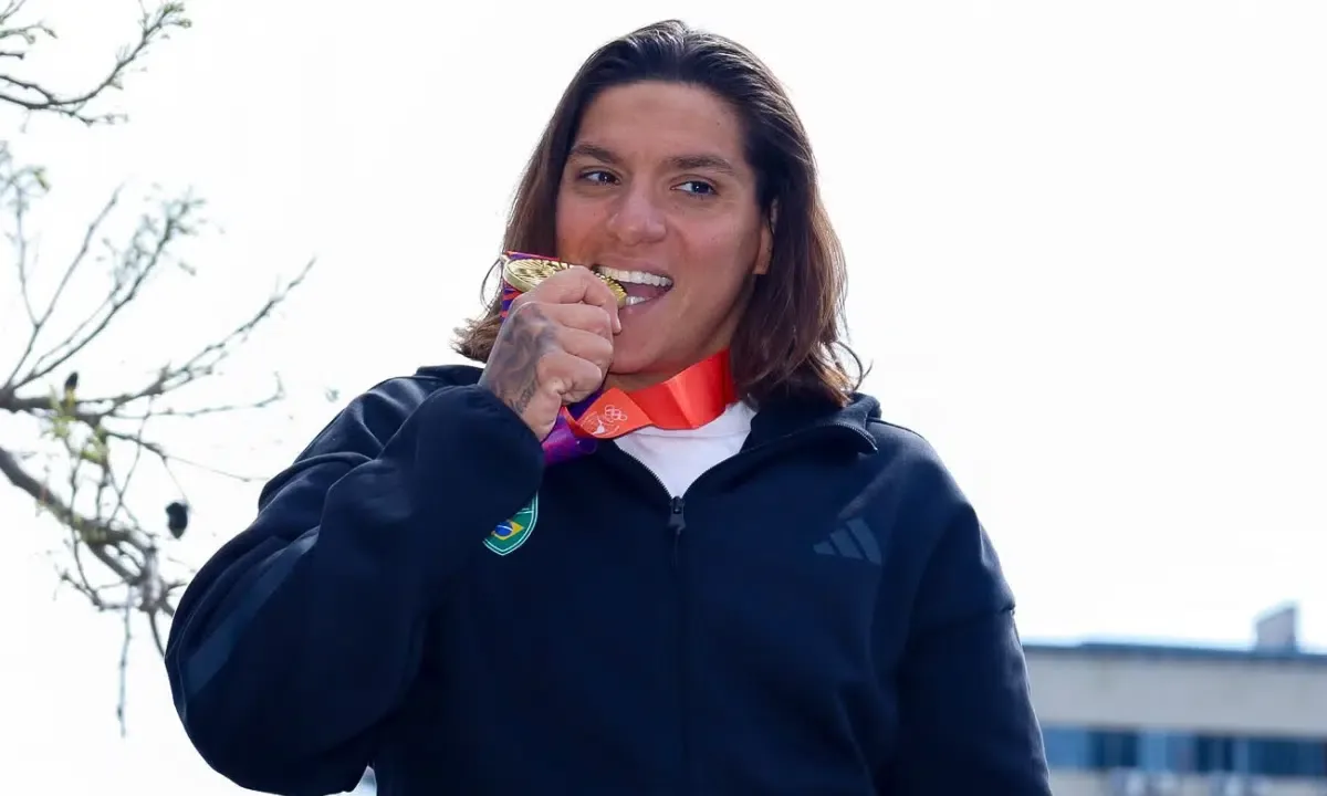 Ana Marcela conquista ouro no Sul-Americano antes de cirurgia no ombro