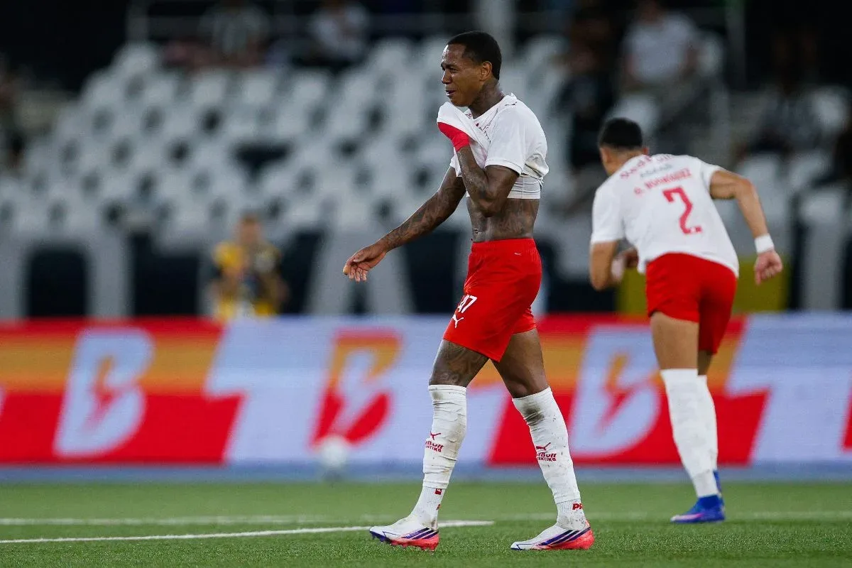 Bragantino prepara pedido à CBF para liberar Wallace Yan contra o Flamengo