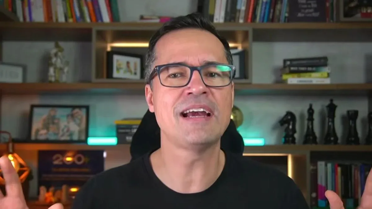 TRE-PR cobra explicações de Deltan sobre dados fiscais de Zanin