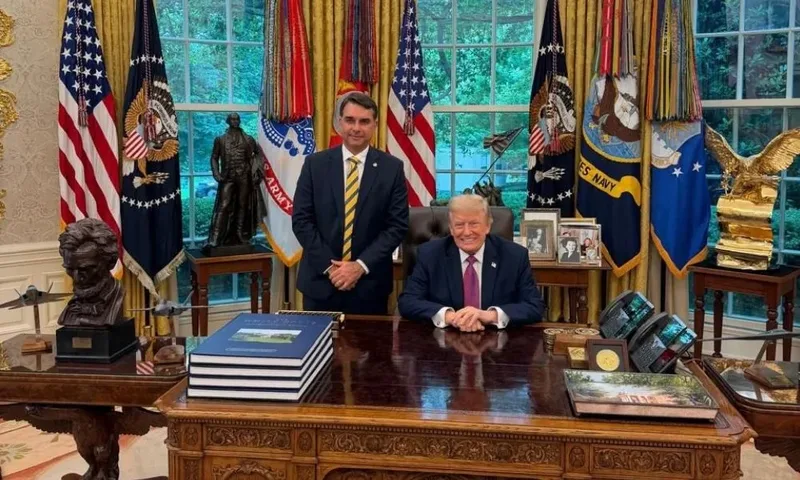 Trump chama resultado de Flávio de grande vitória e prevê segundo turno acirrado