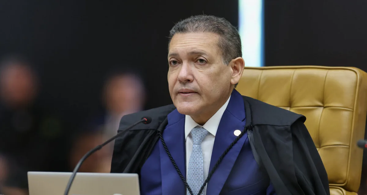 TSE barra distribuição de jornal do Sindipetro após pedido de Flávio Bolsonaro