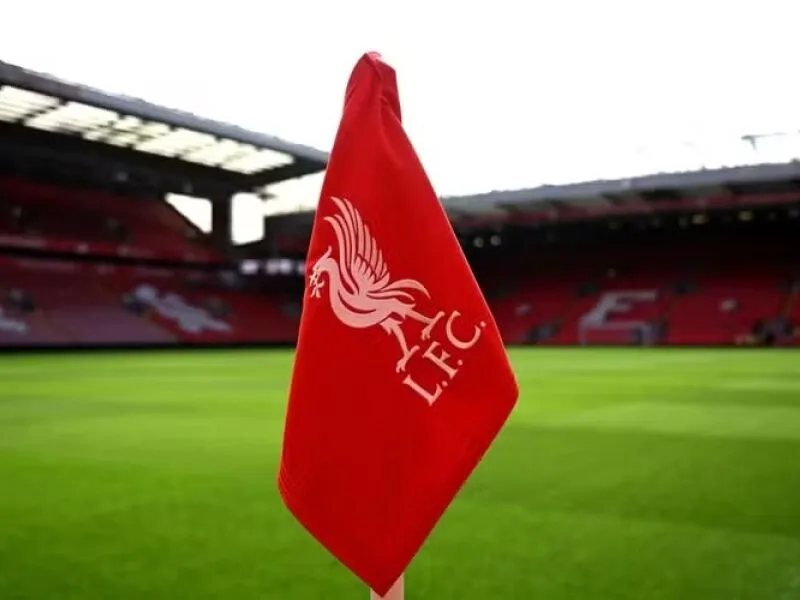 Liverpool vence Ipswich com dois gols de Isak no início do jogo