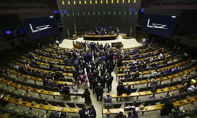 Câmara tem papel central em leis, fiscalização e orçamento federal