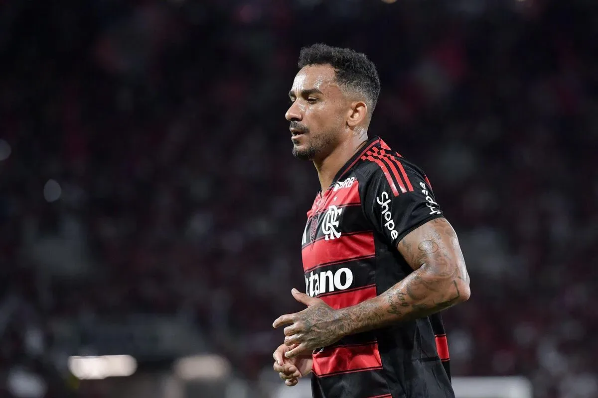 Danilo encaminha renovação com o Flamengo até o fim de 2027