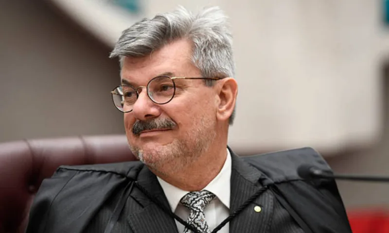 AGU quer que STF suspenda pagamentos e retire Buzzi do STJ