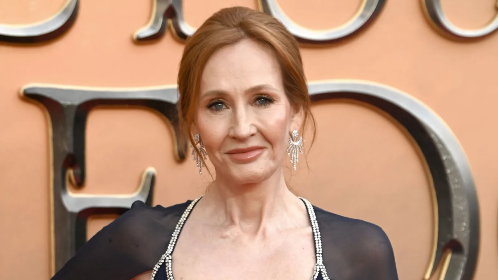 BBC vai revisitar trajetória de Rowling e debate sobre identidade de gênero