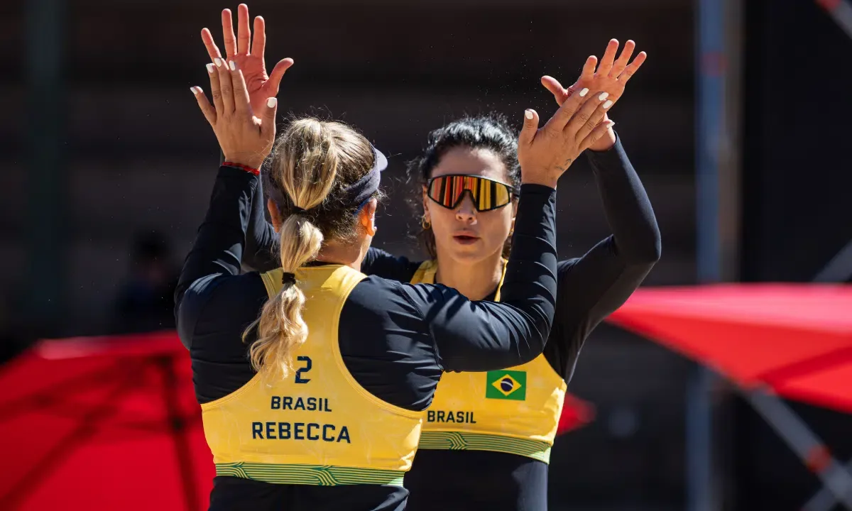 Carol e Rebecca fecham fase invictas e avançam às quartas em Santa Fe